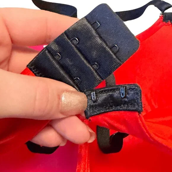 Victoria’s Secret Very Sexy Push-Up Bra | Red & Black Lace | Size 36D - Picture 6 of 7